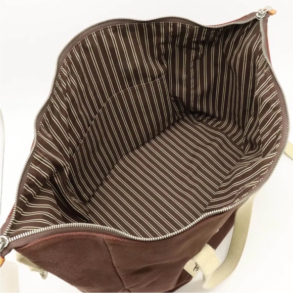 Louis Vuitton Limited
Edition LV Cup Antigua
Weekender - Picture 2 of 9